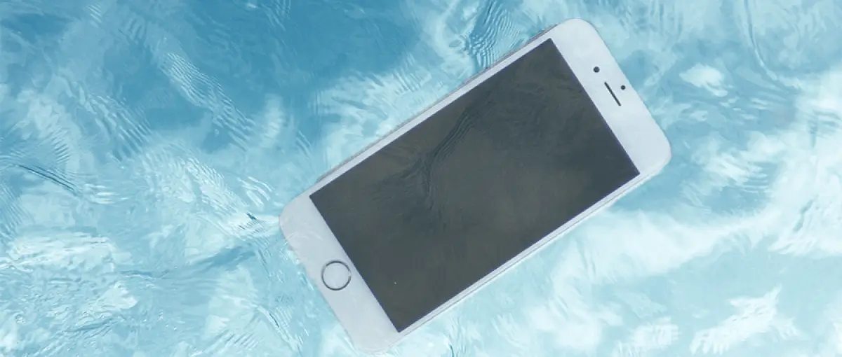 This is What Happens When Your Smartphone Gets Wet
