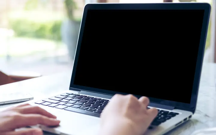 8 Solutions if Your PC Turns On but There’s No Display