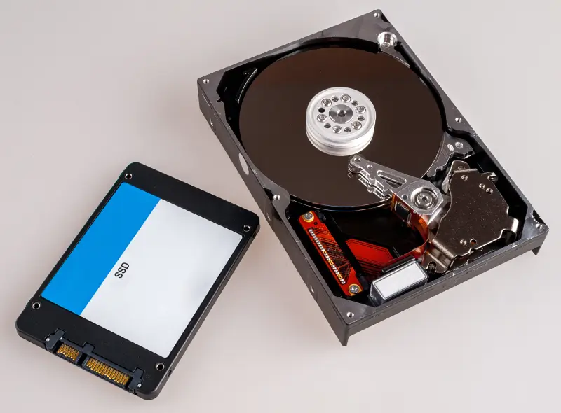 An illustration of the choice between hard drives and solid-state drives.