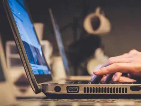 An image of a businesswoman showing the concept of deleting files on a laptop.