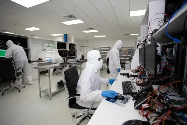 An image of Secure Data Recovery’s engineers in a Class 10 ISO 4 cleanroom.